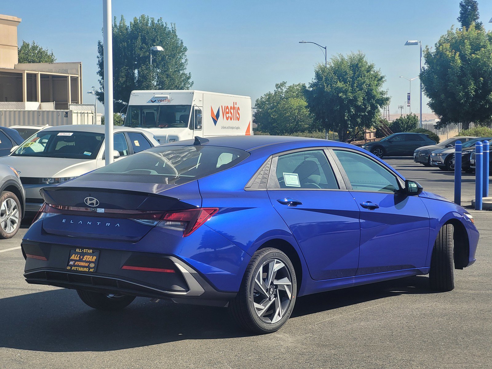 2025 Hyundai Elantra SEL Sport photo 3