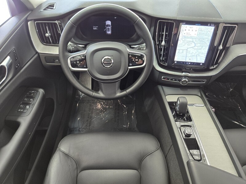 2025 Volvo XC60 B5 Plus photo 11