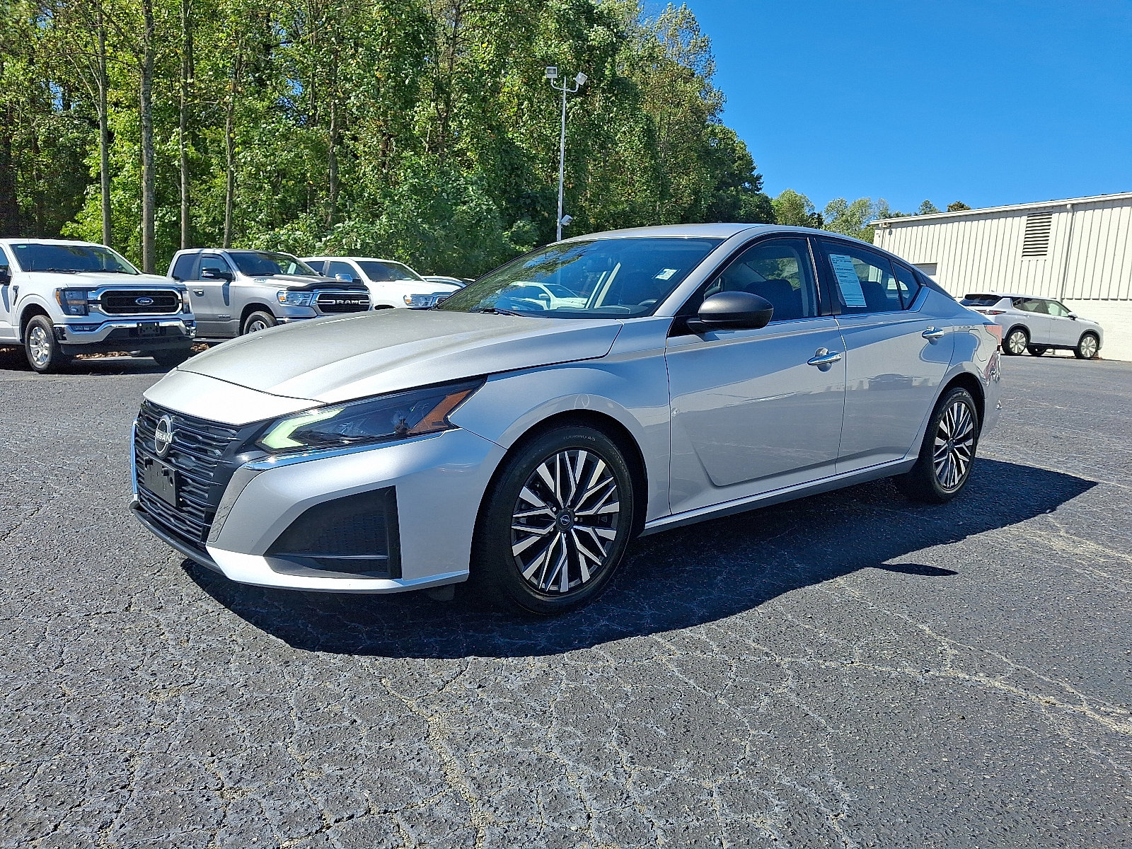 2024 Nissan Altima 2.5 SV photo 3