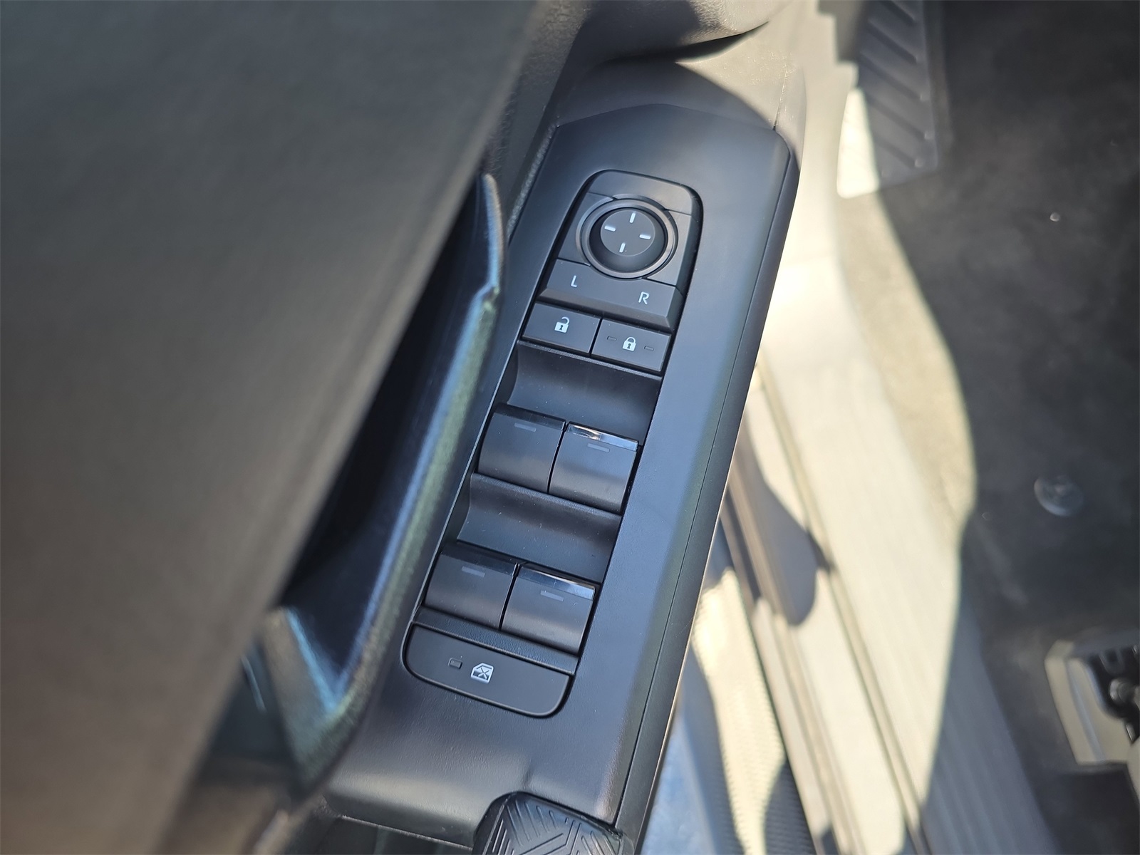 2025 Toyota Tacoma SR5 photo 15