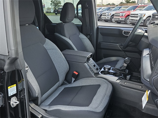 2025 Ford Bronco Base photo 16