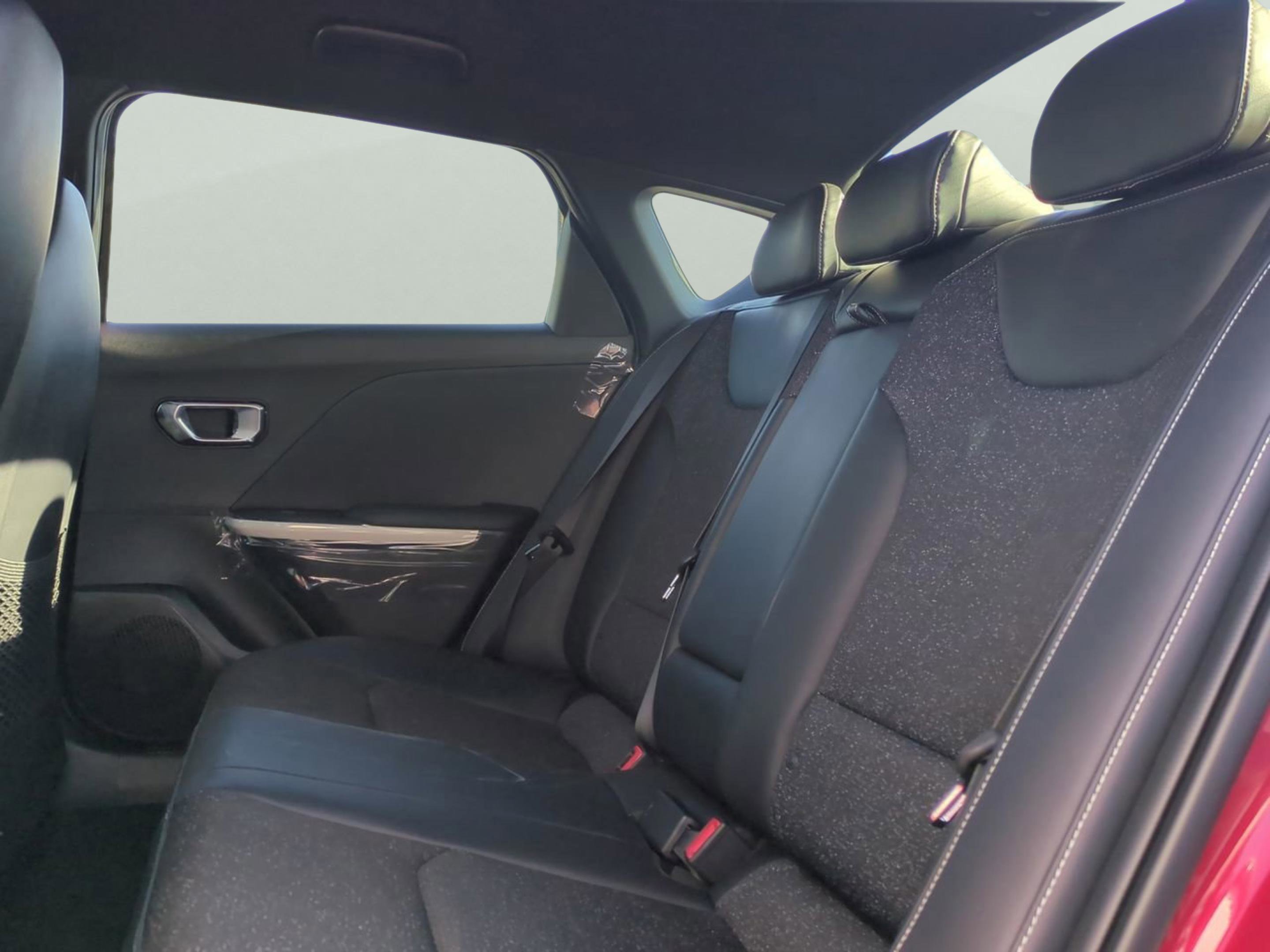 2025 Kia K4 GT-Line photo 10