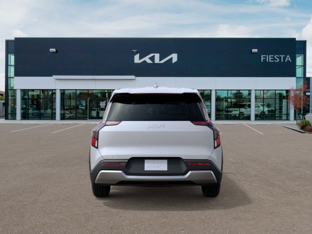 New 2026 Glacial White Pearl Kia Light Short Range image 5