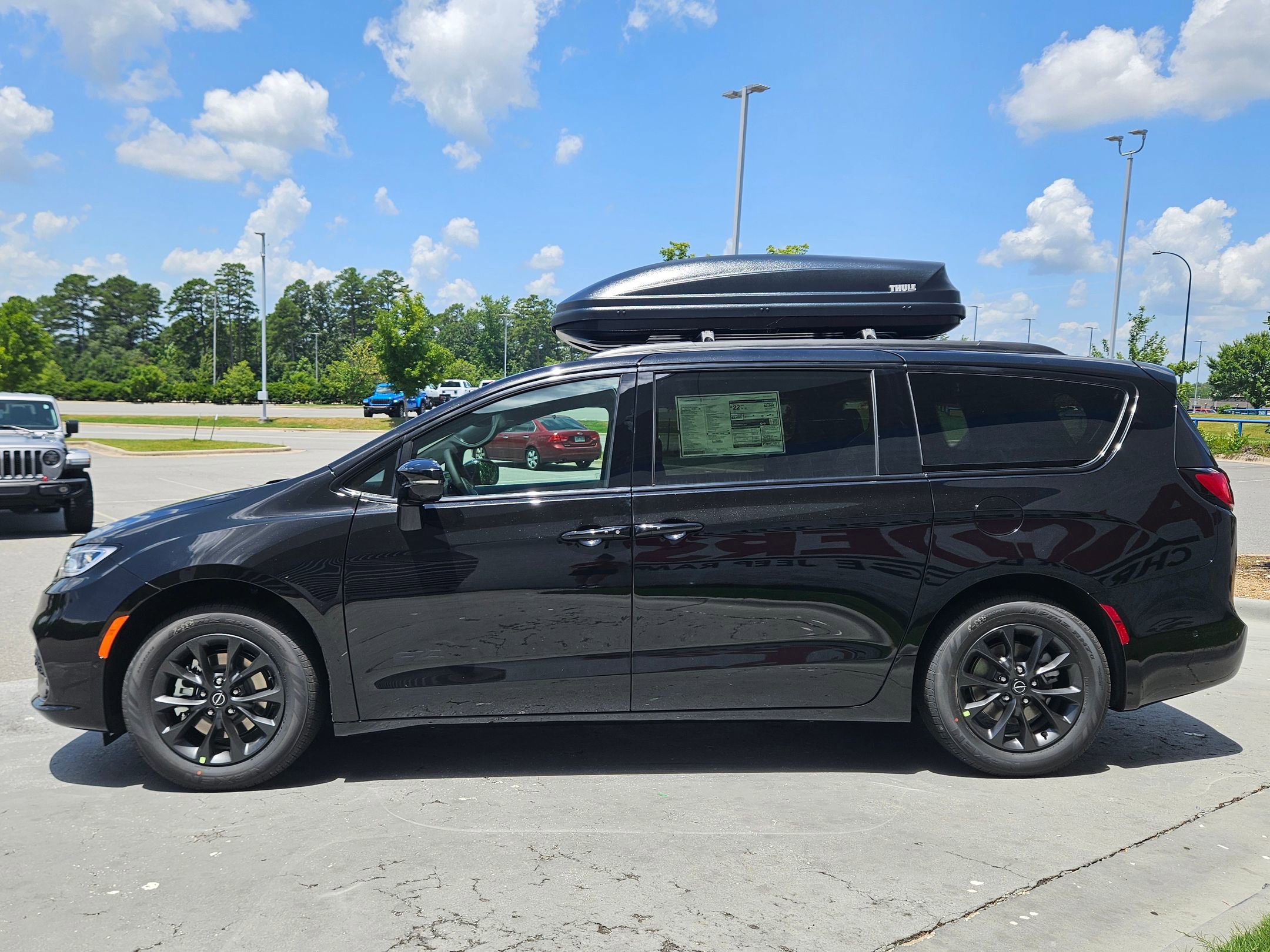 2025 Chrysler Pacifica photo 4