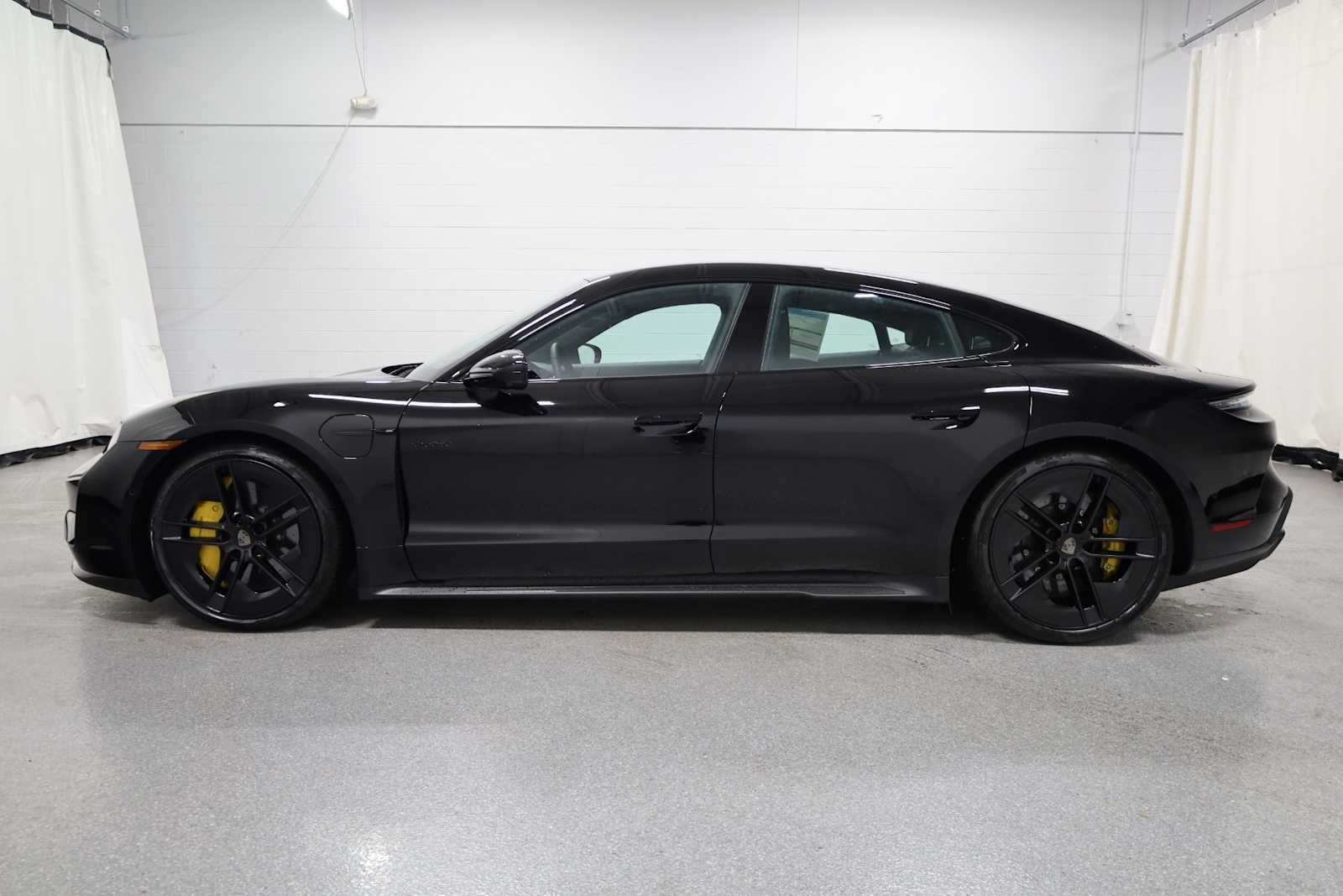 2025 Porsche Taycan Turbo photo 2