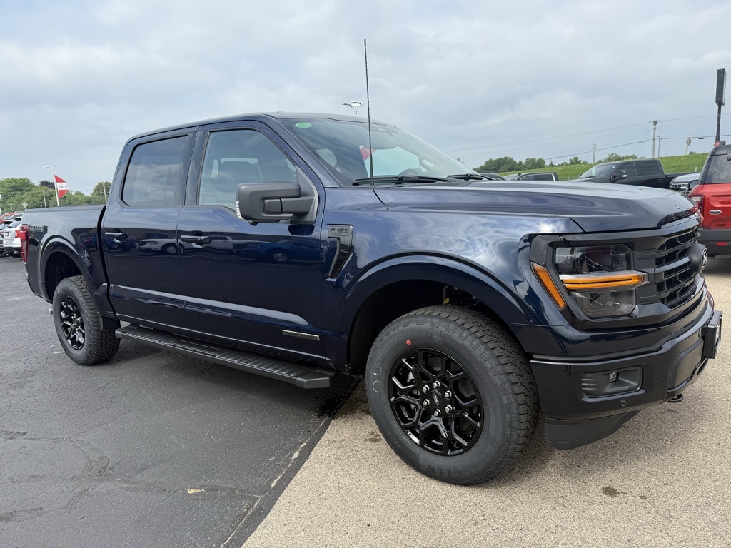 2025 Ford F-150 XLT photo 2