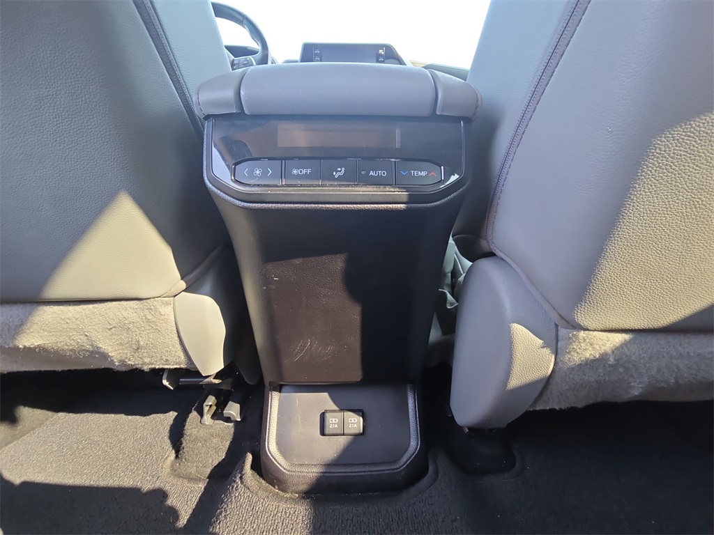 2020 Toyota Highlander XLE photo 26
