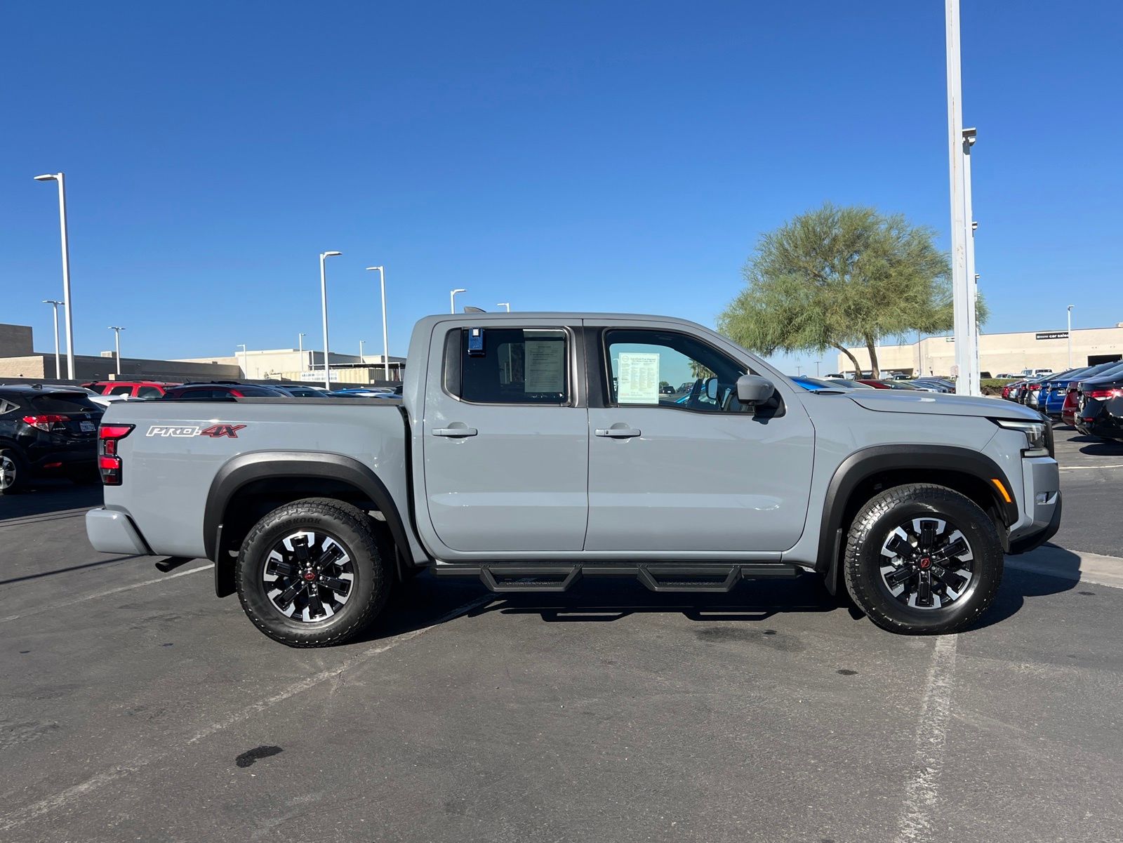 2023 Nissan Frontier PRO-4X photo 8