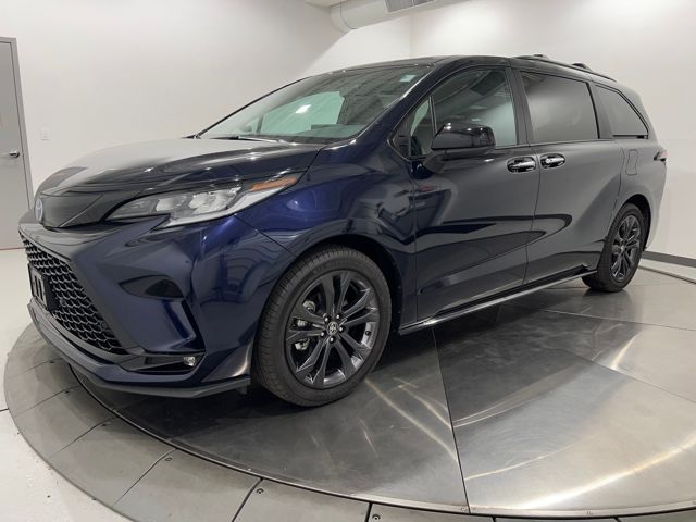 2025 Toyota Sienna XSE's photo