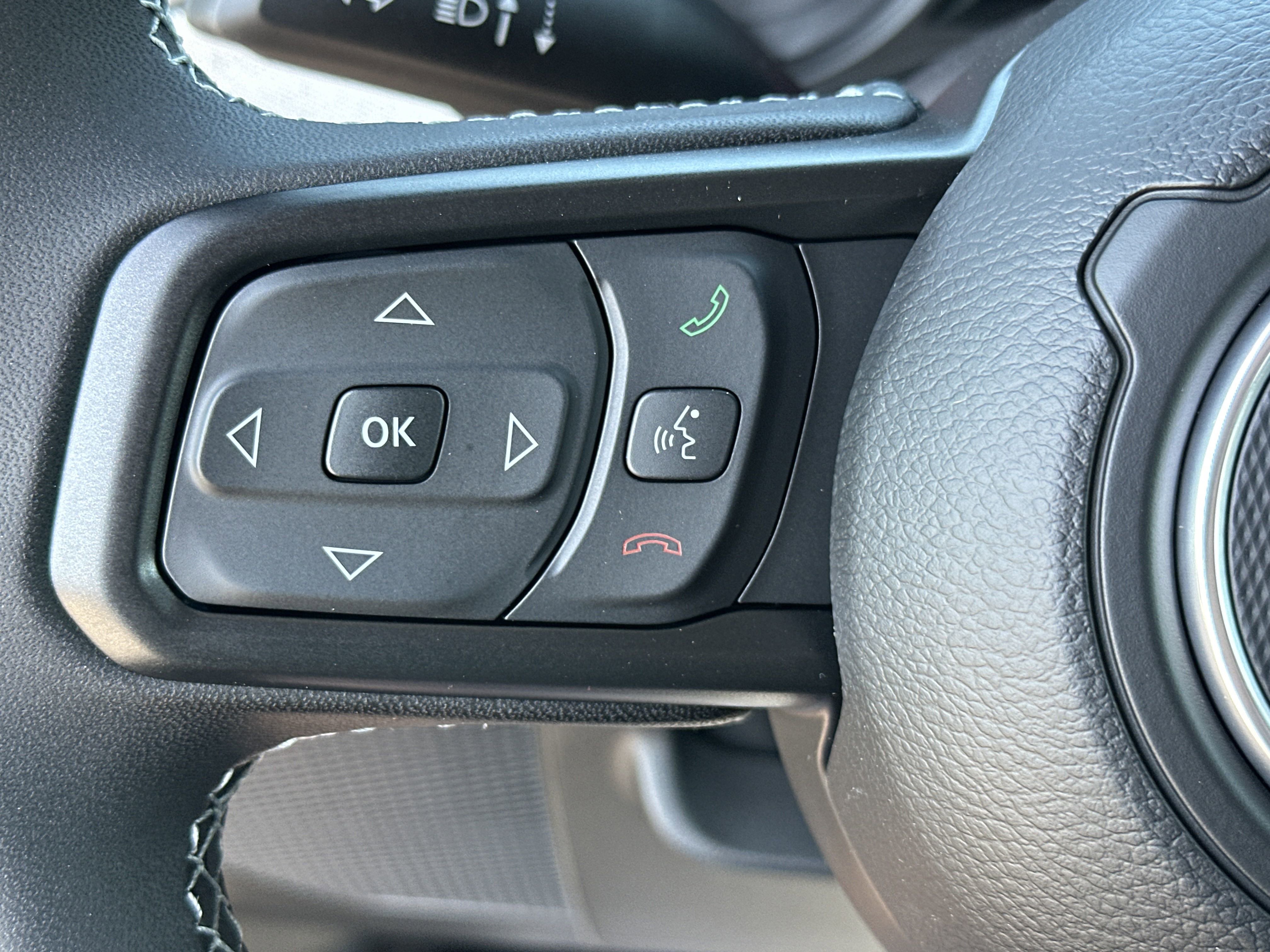 2025 Jeep Gladiator Sport S photo 2