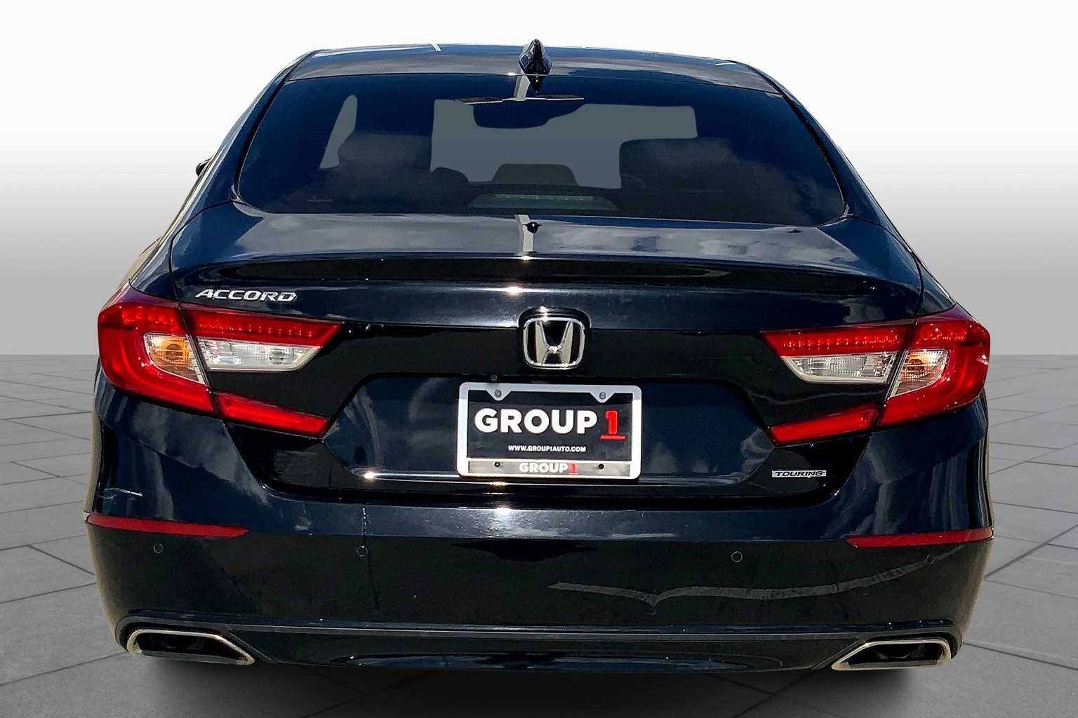 2018 Honda Accord Touring 1.5T photo 4
