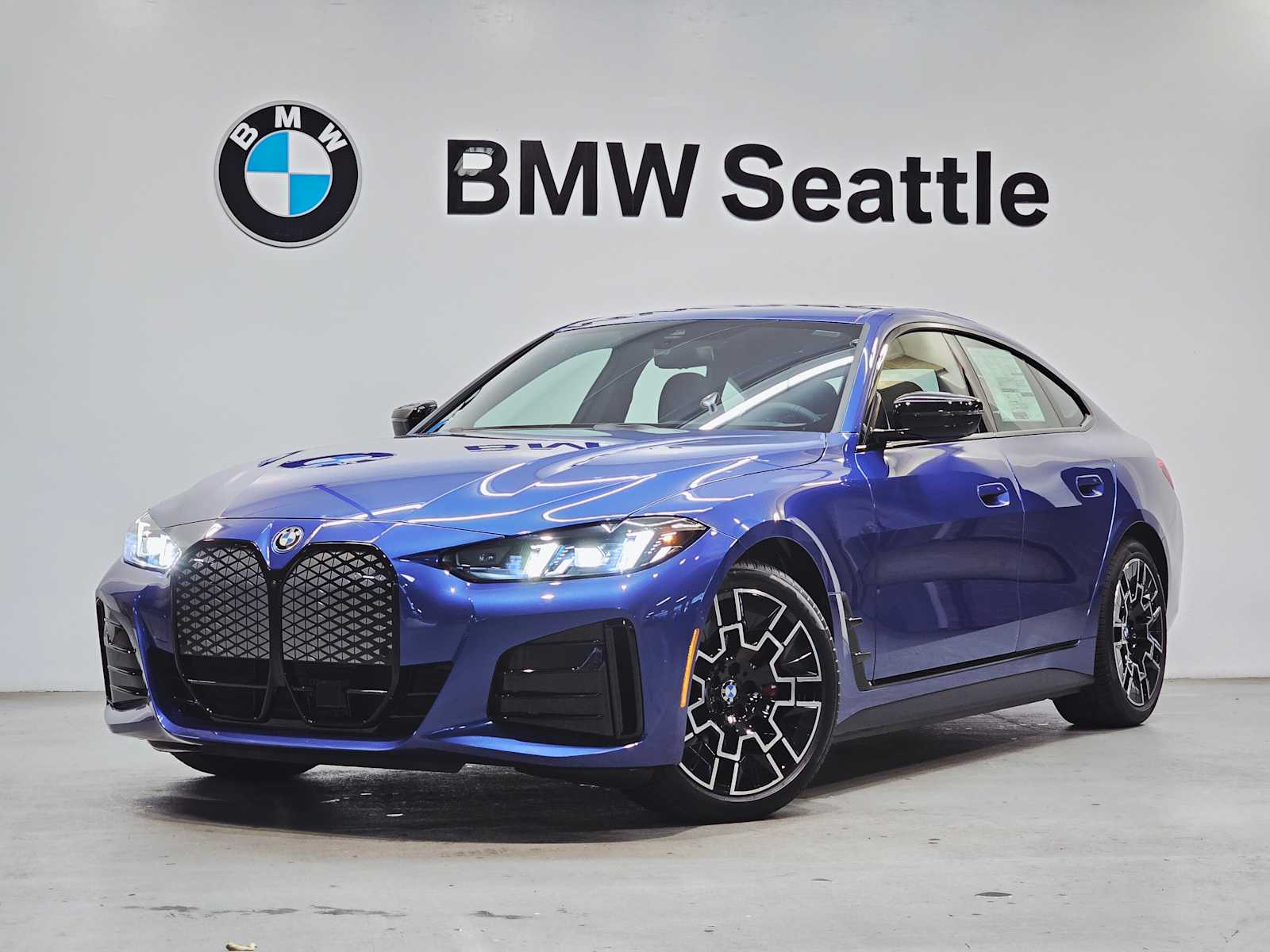 2025 BMW i4 40's photo