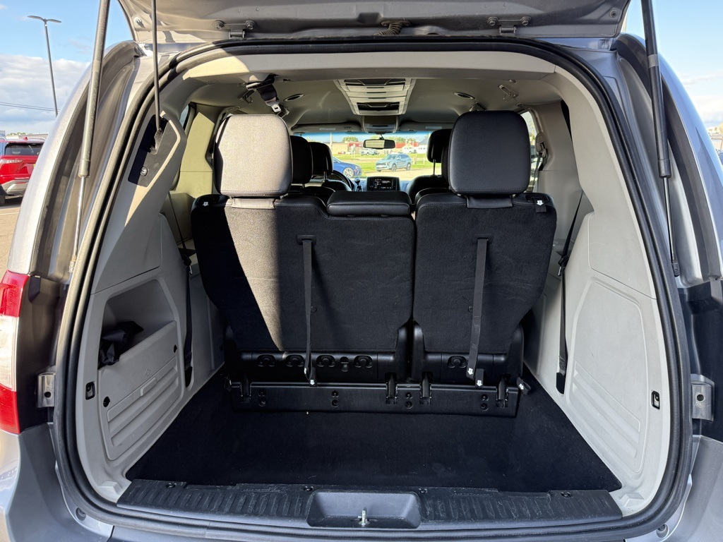 2015 Chrysler Town & Country Touring photo 14