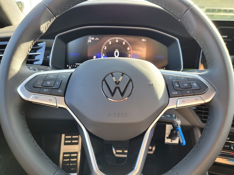 2025 Volkswagen Jetta Sport photo 13