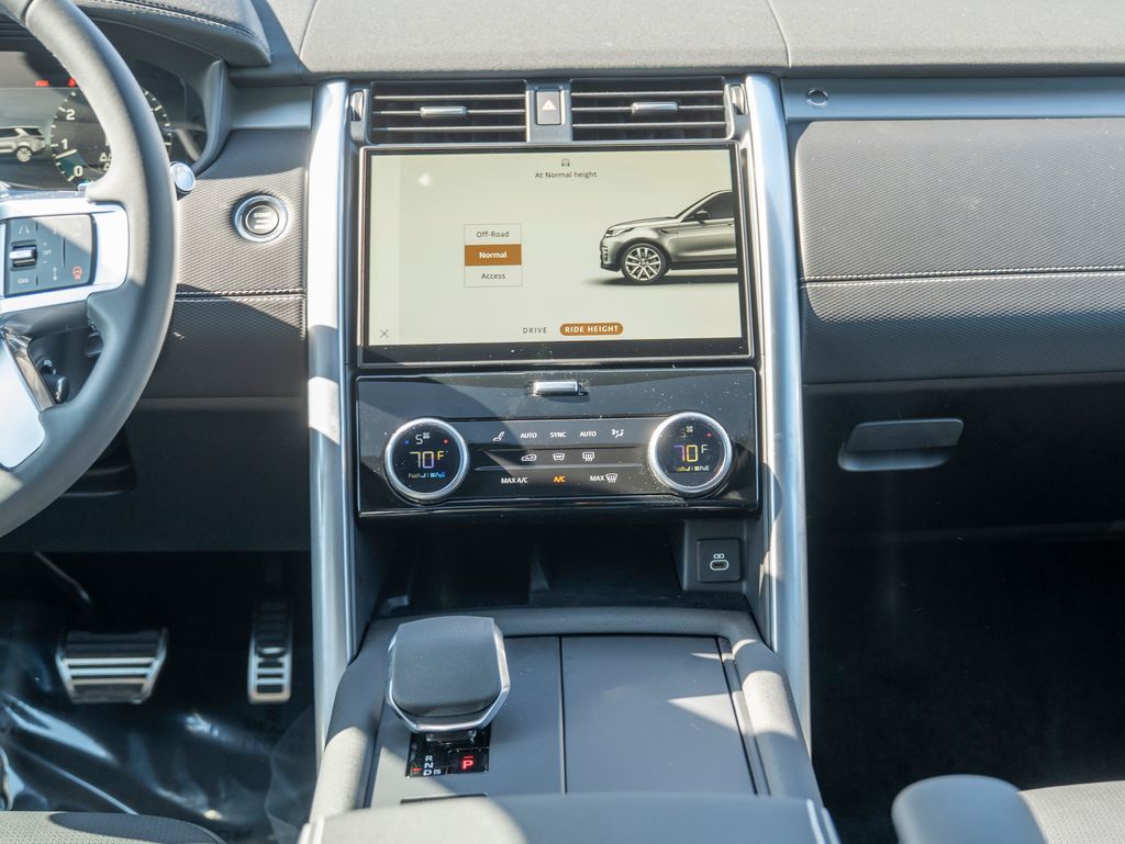 2025 Land Rover Discovery SE photo 15