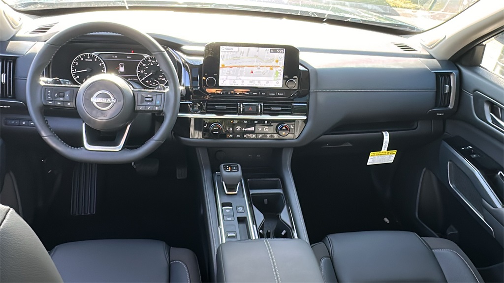 2025 Nissan Pathfinder SL photo 12