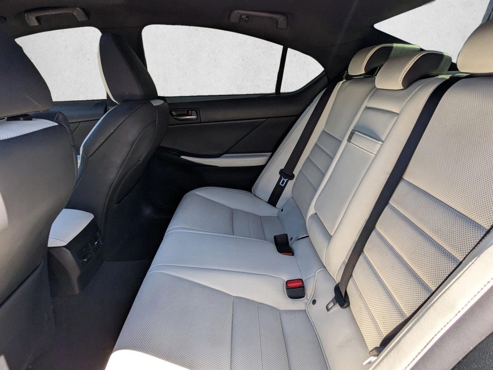 2022 Lexus IS F SPORT photo 16