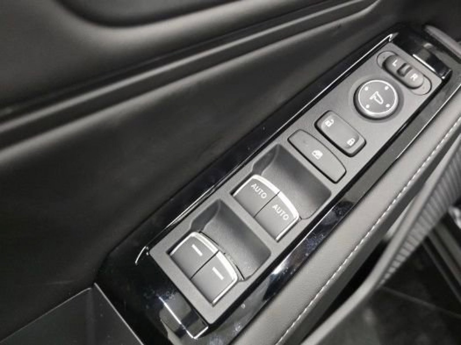 2025 Honda Accord Hybrid Touring photo 30