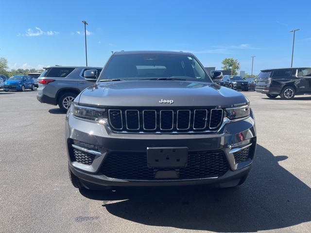 2025 Jeep Grand Cherokee Limited photo 2