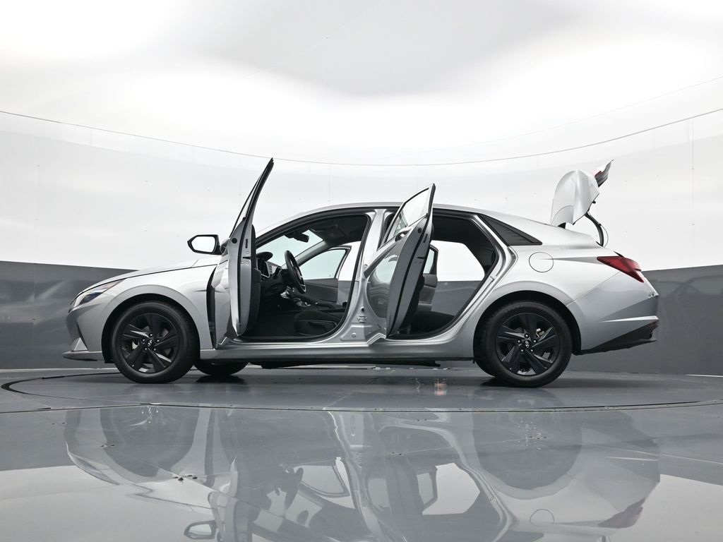 2023 Hyundai Elantra SEL photo 34