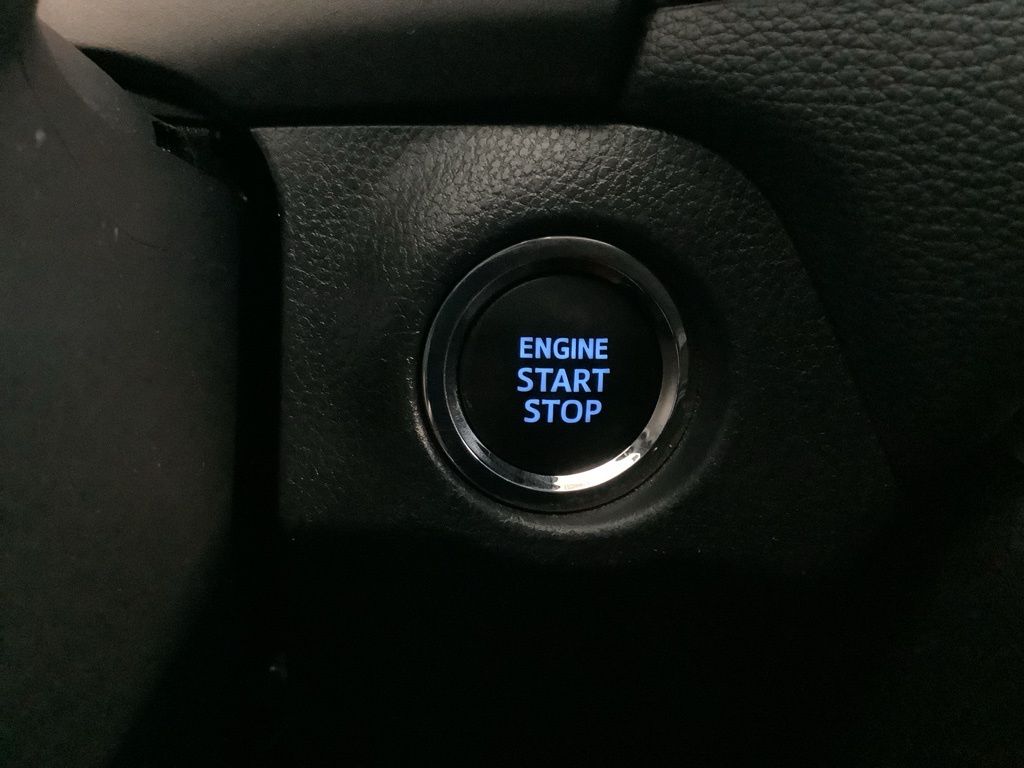 2020 Toyota RAV4 XLE photo 15