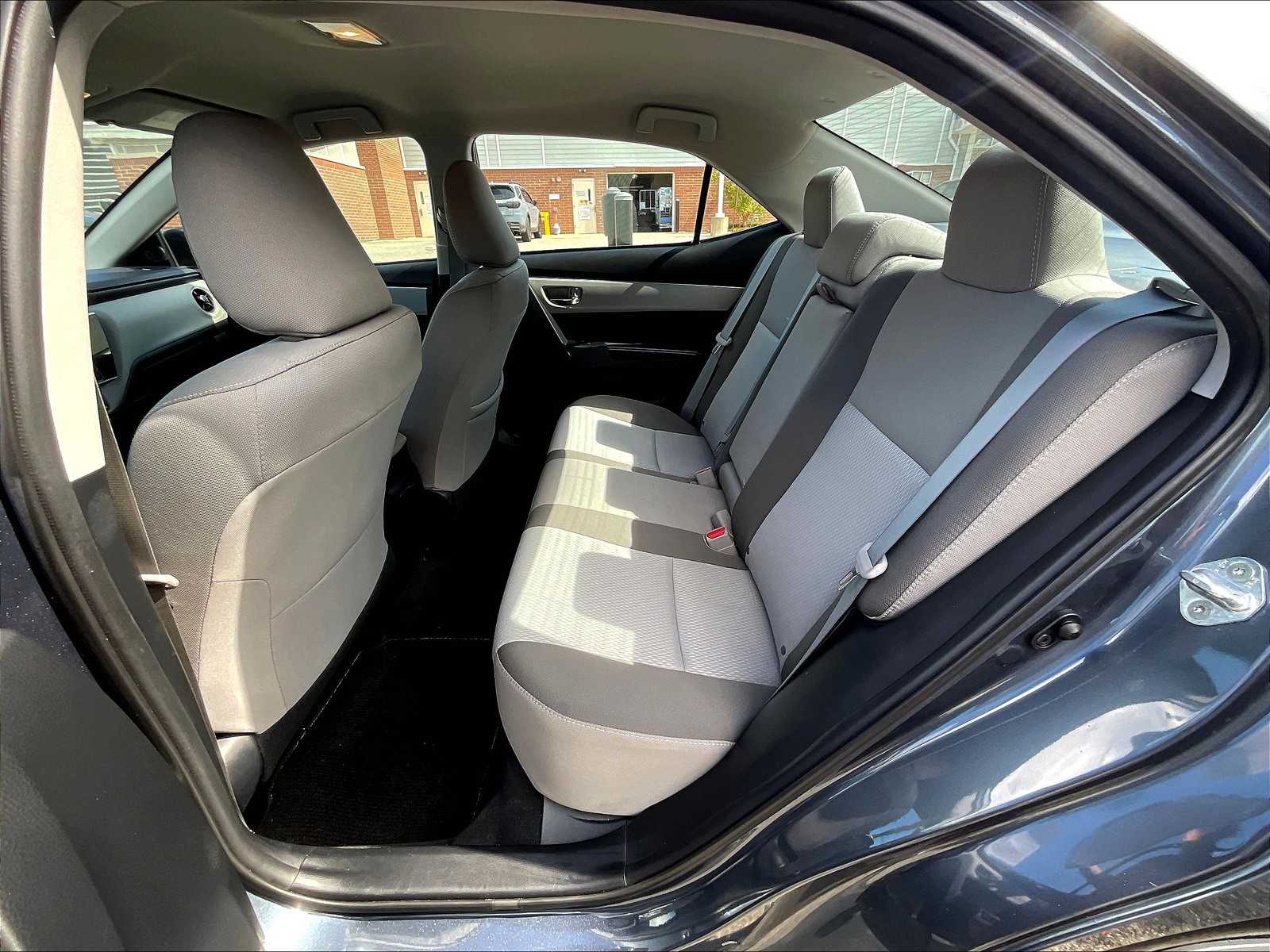 2017 Toyota Corolla LE photo 15