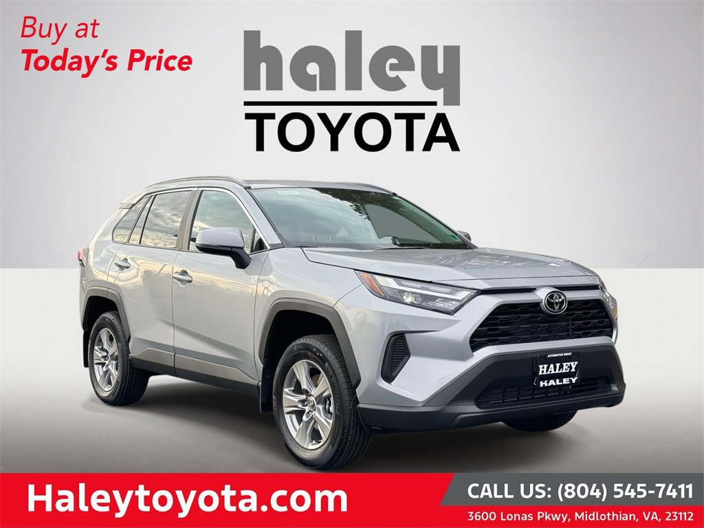 2025 Toyota RAV4 XLE's photo