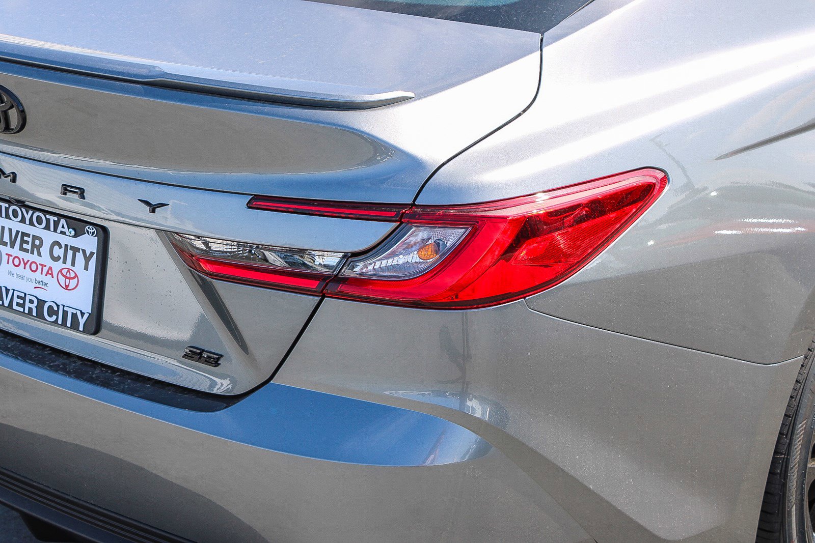 2025 Toyota Camry SE photo 8