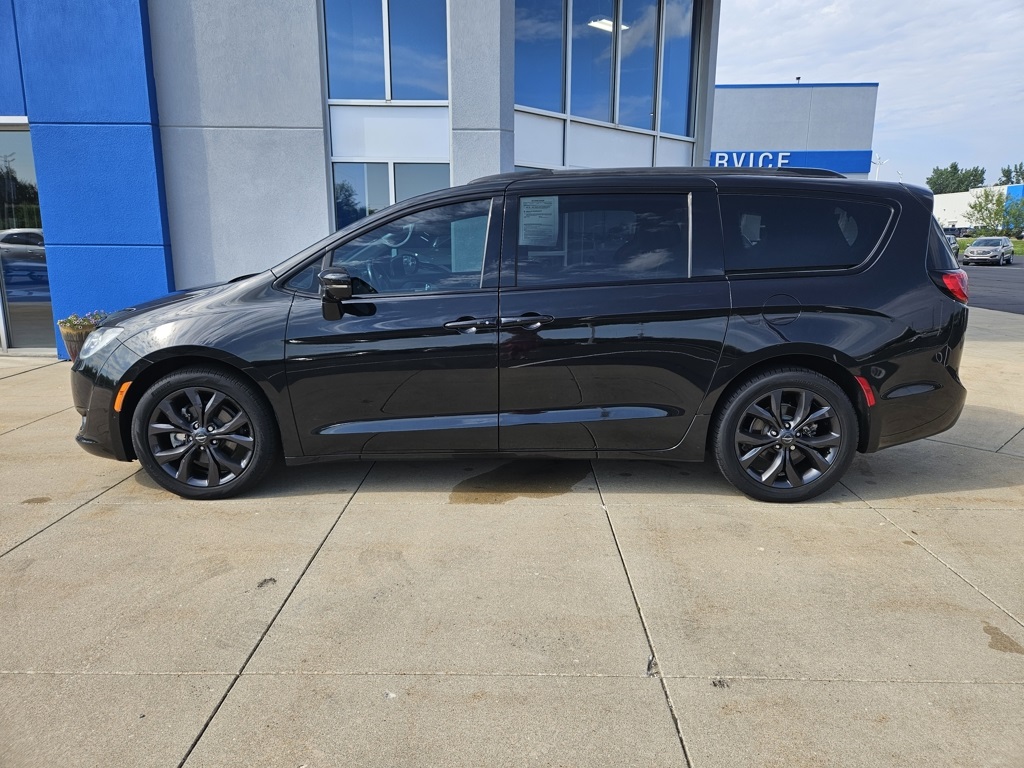 Used 2019 Chrysler Pacifica Limited with VIN 2C4RC1GG7KR570237 for sale in Bremen, IN