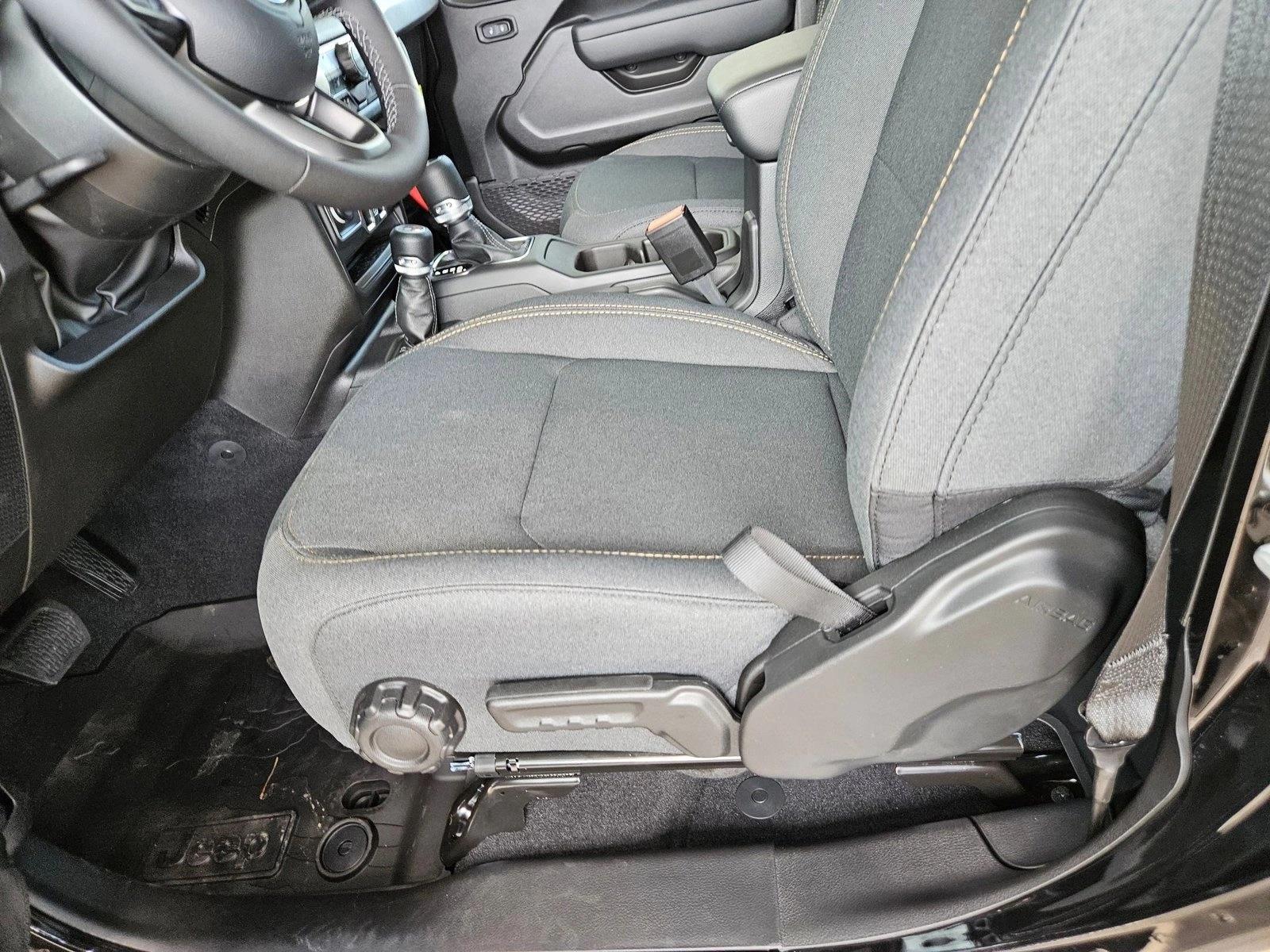 2025 Jeep Wrangler Sport S photo 4