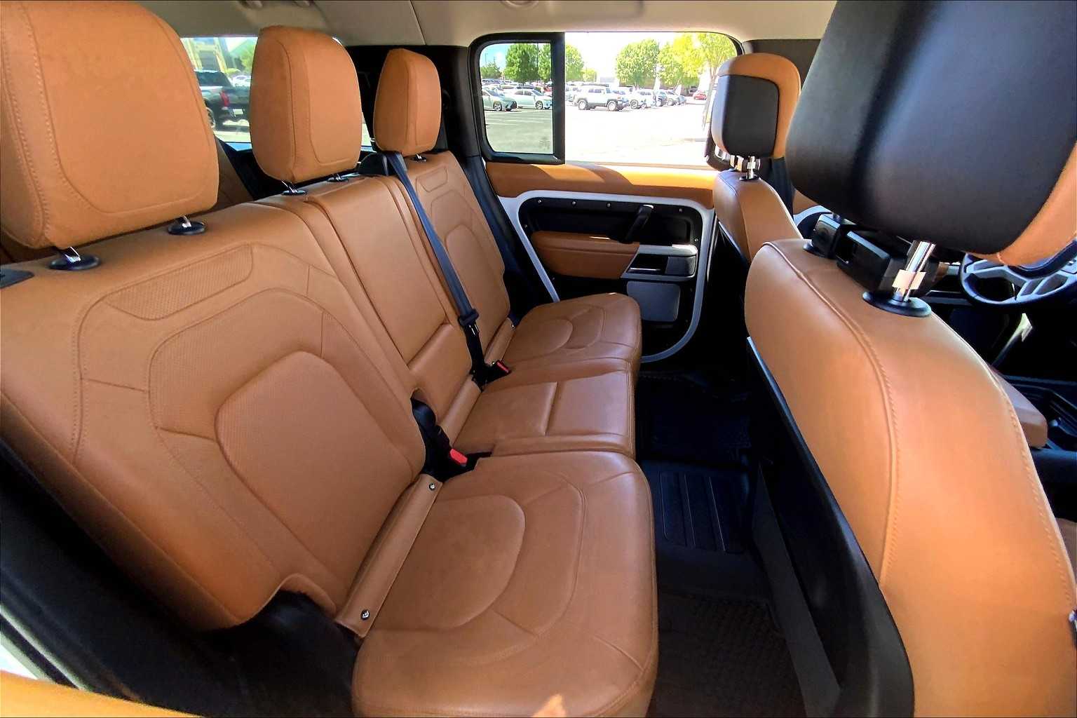 2024 Land Rover Defender S photo 16
