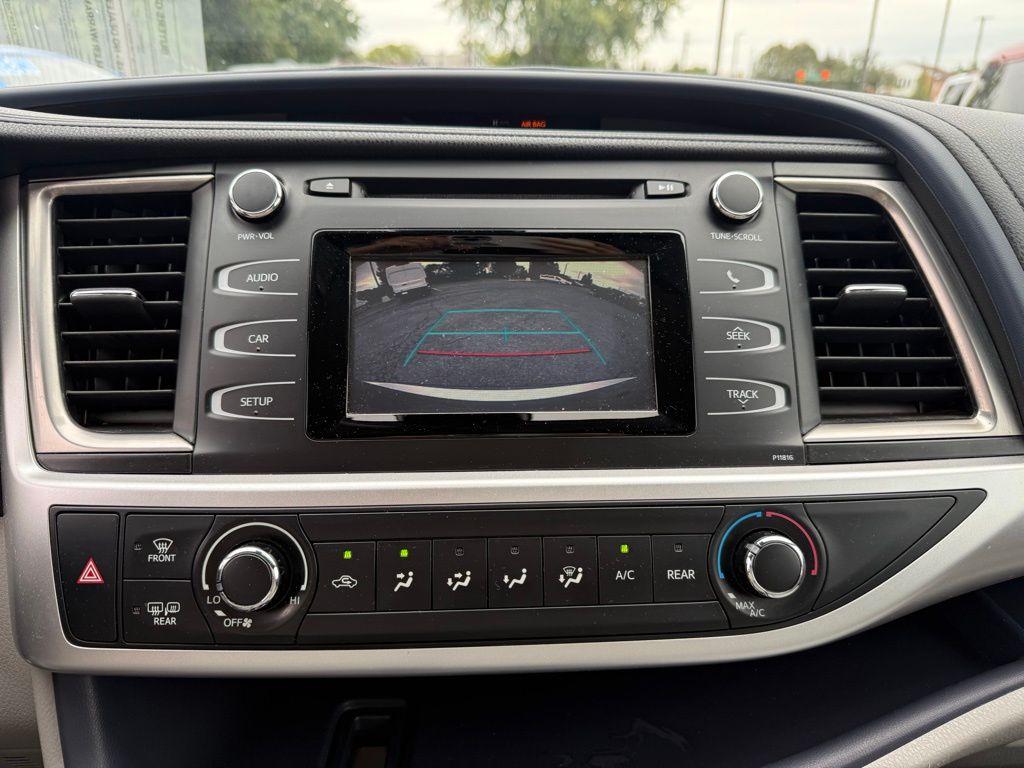 2019 Toyota Highlander LE photo 8