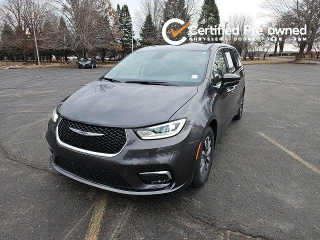 2022 Chrysler Pacifica Touring L's photo