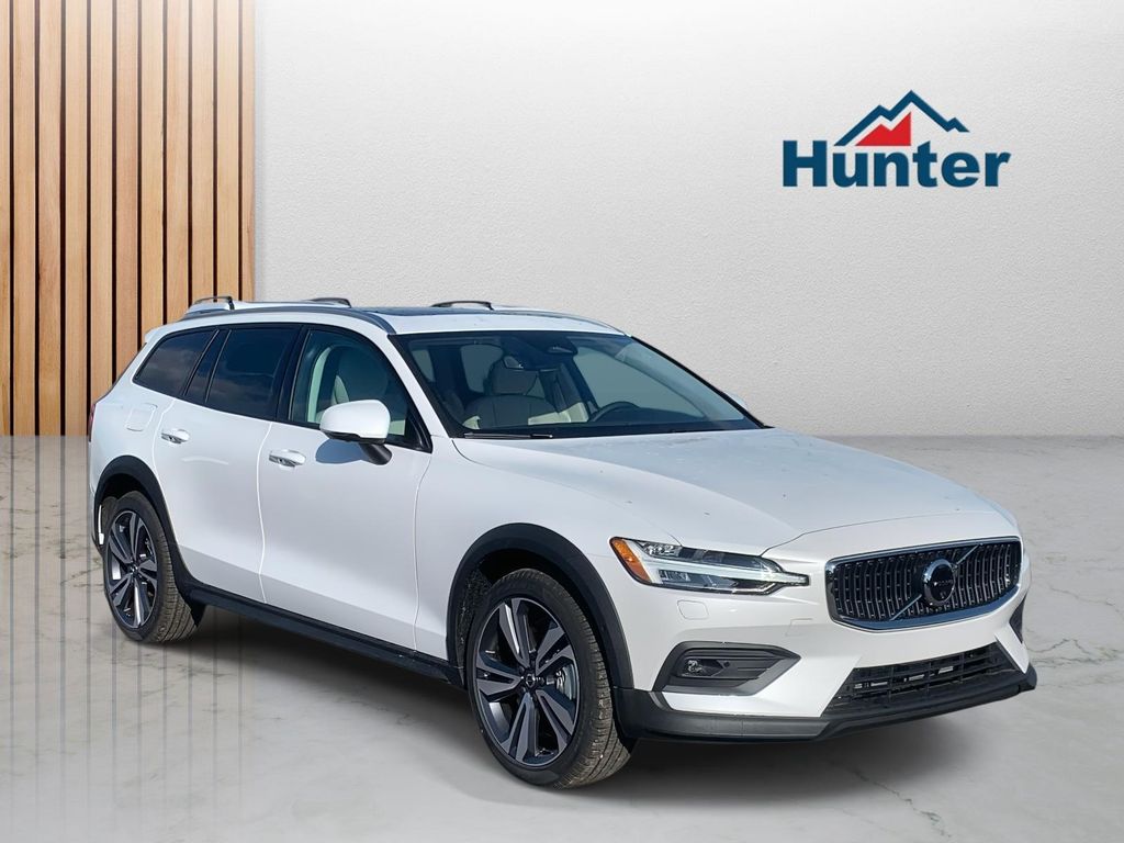 2025 Volvo V60 Cross Country Plus