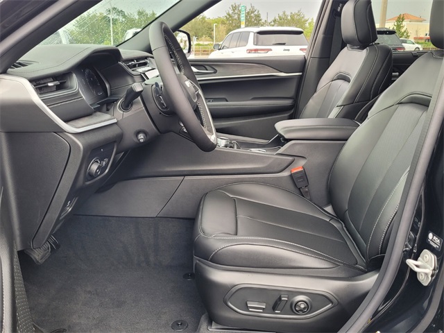 2025 Jeep Grand Cherokee Limited photo 4