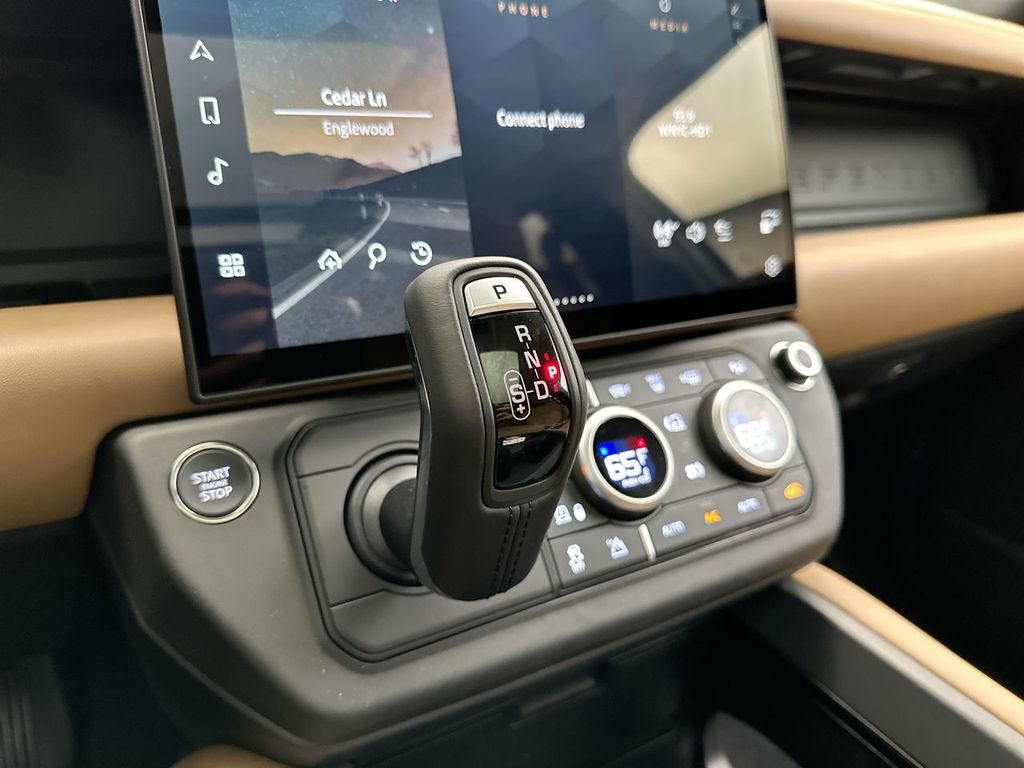 2026 Land Rover Defender 110 photo 8