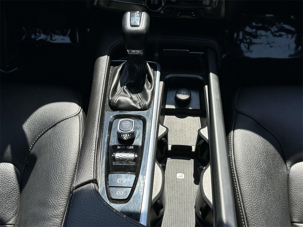 2019 Volvo XC90 T6 Momentum photo 19