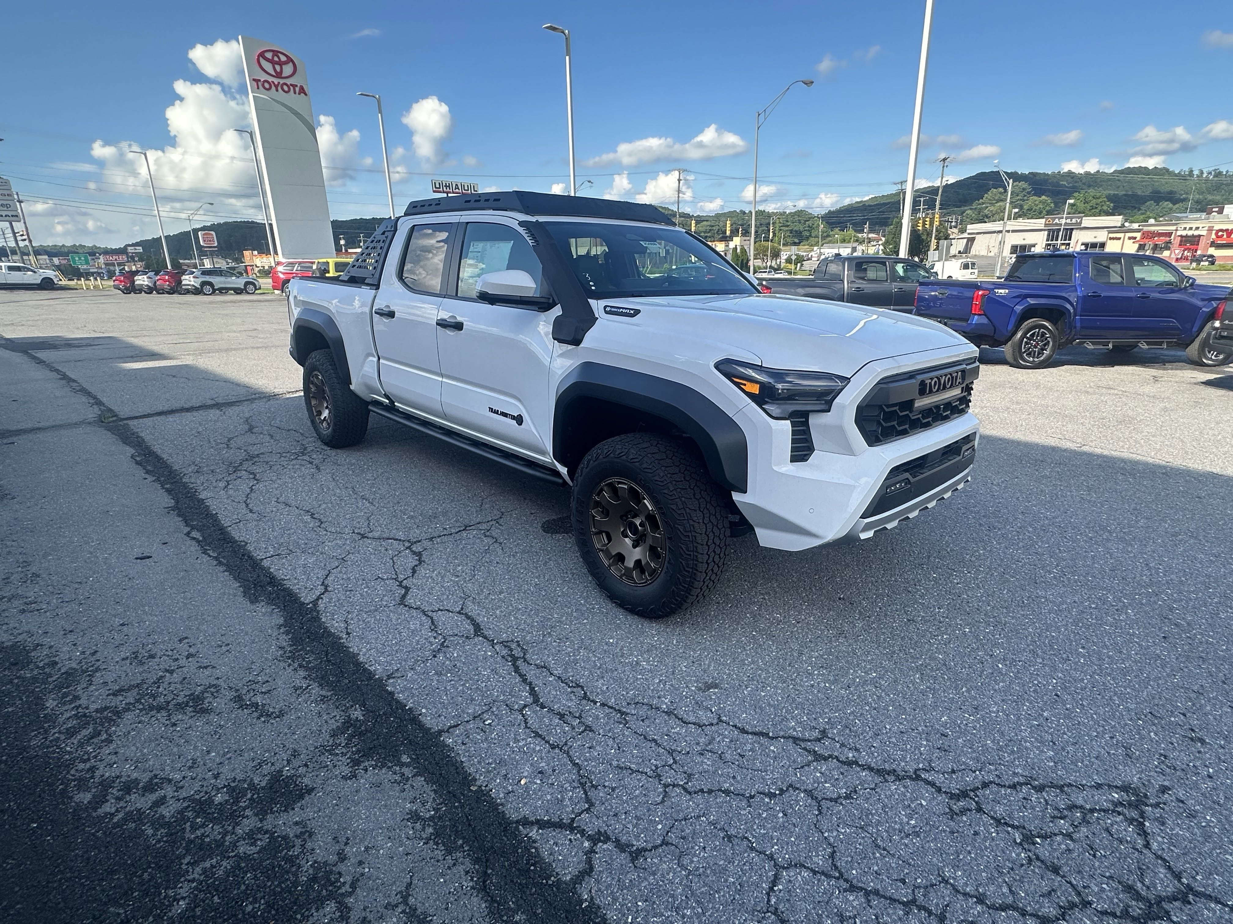 2025 Toyota Tacoma Trailhunter's photo