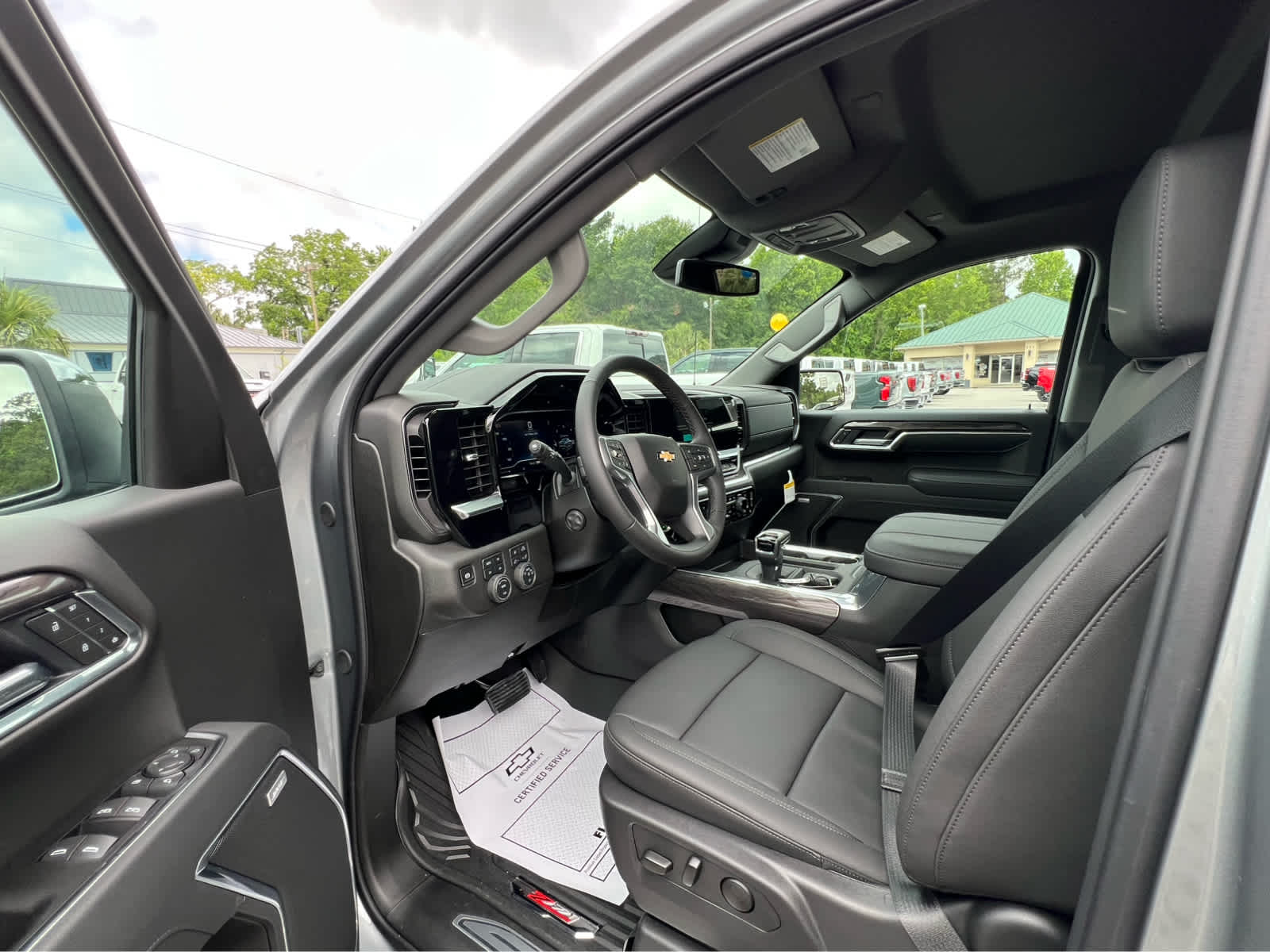 2025 Chevrolet Silverado 1500 LTZ photo 9
