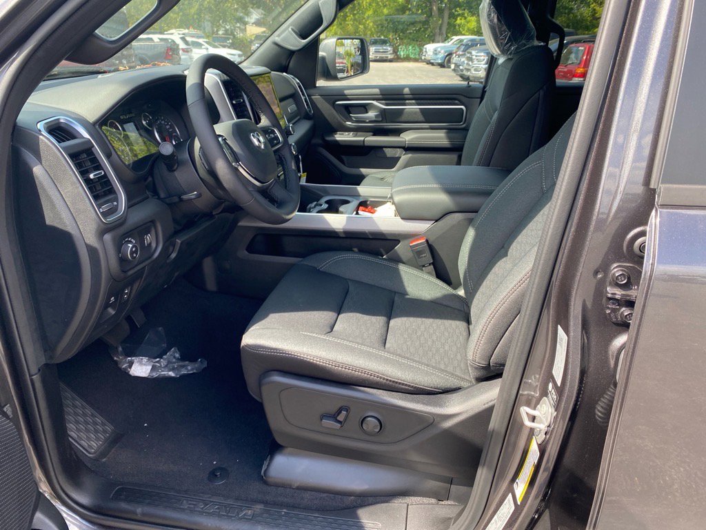 2025 Ram 1500 Big Horn photo 4