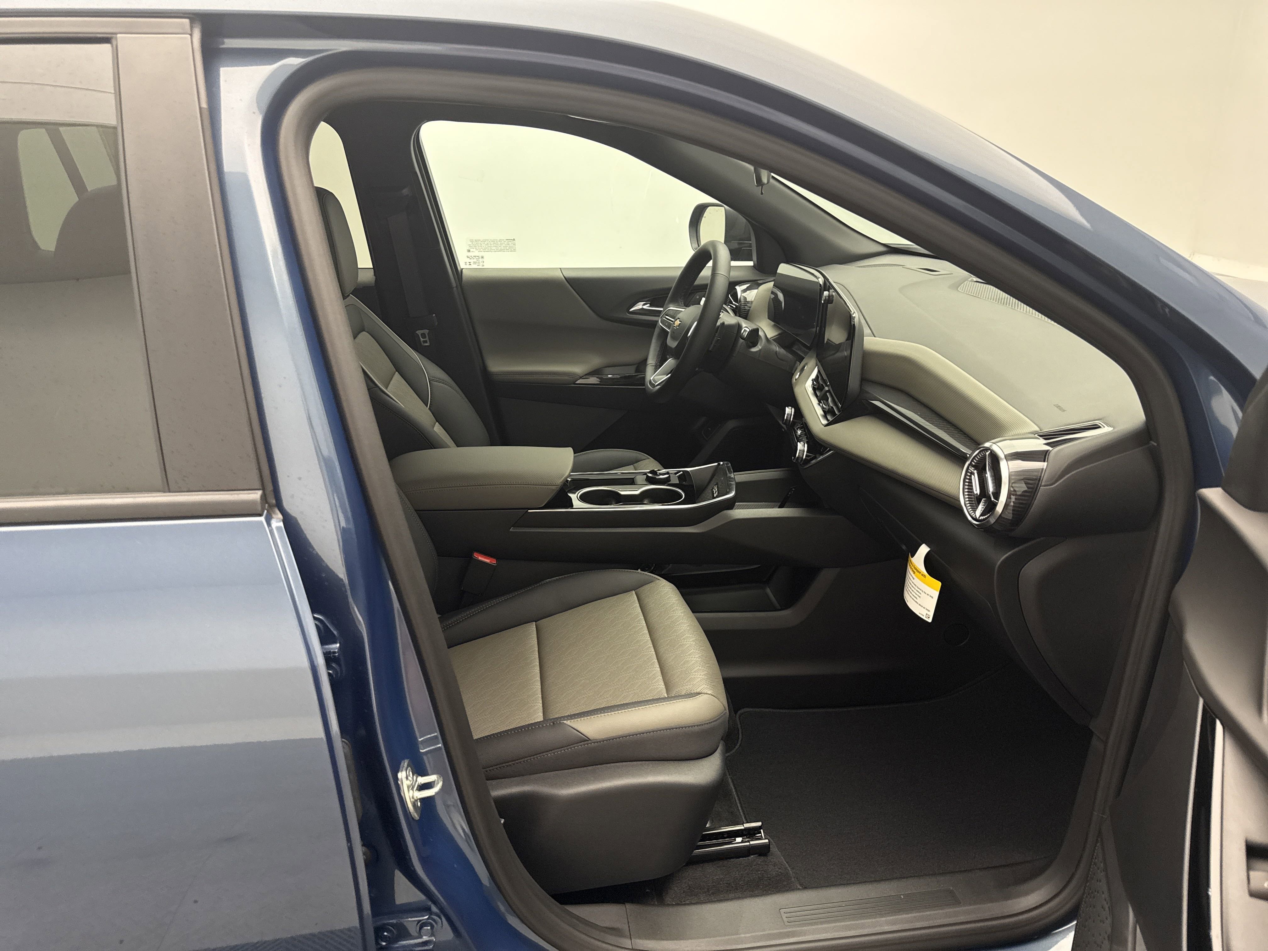 2026 Chevrolet Equinox LT photo 9