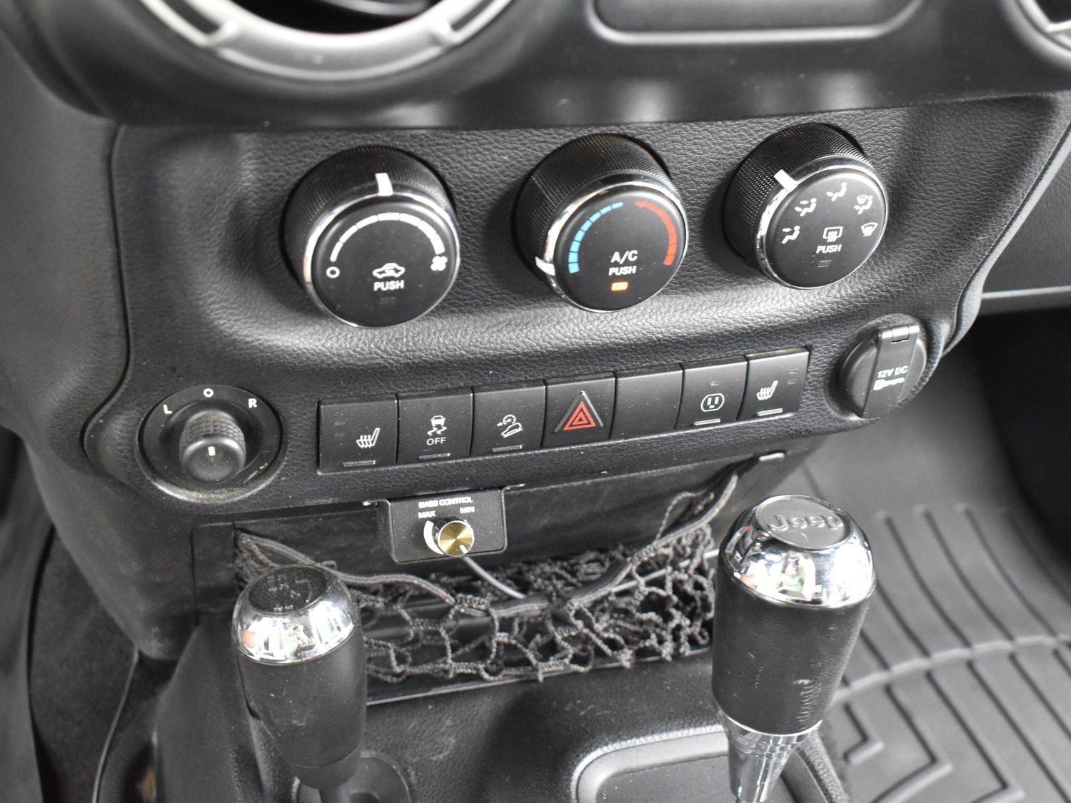 2015 Jeep Wrangler Unlimited Rubicon Hard Rock photo 22