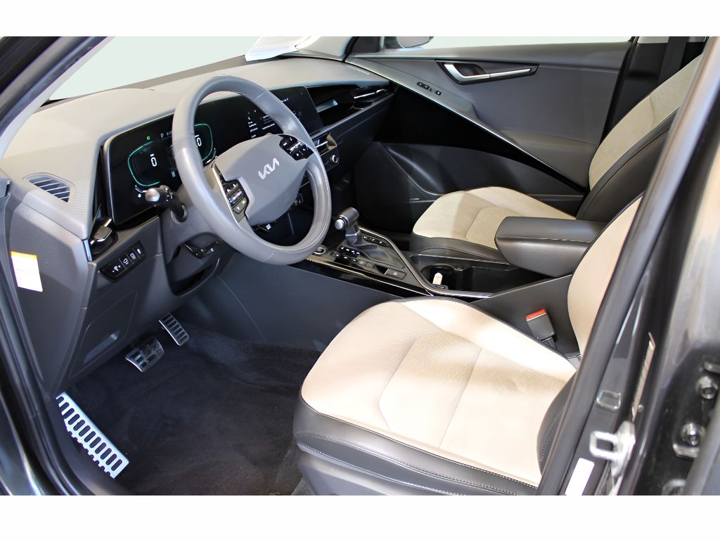 2023 Kia Niro SX Touring photo 9