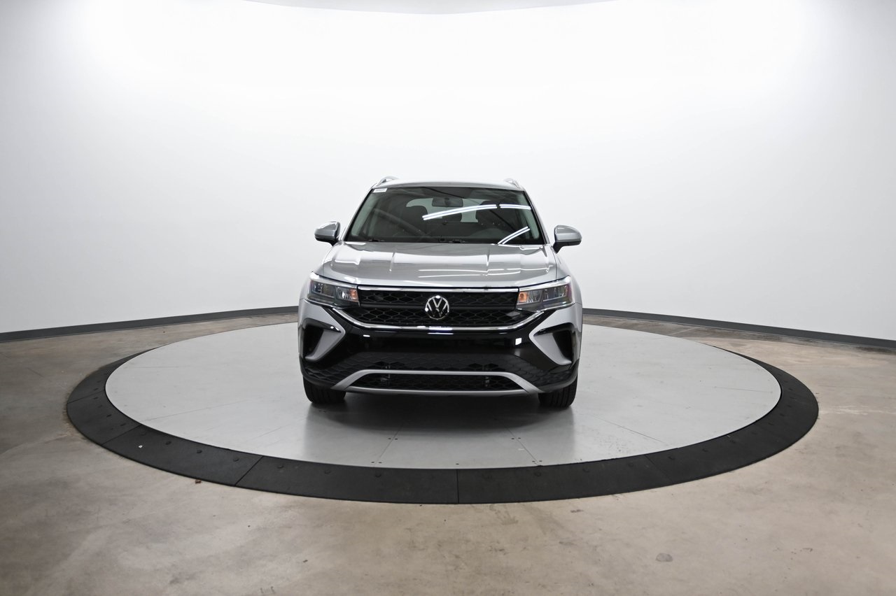 2022 Volkswagen Taos SE photo 2