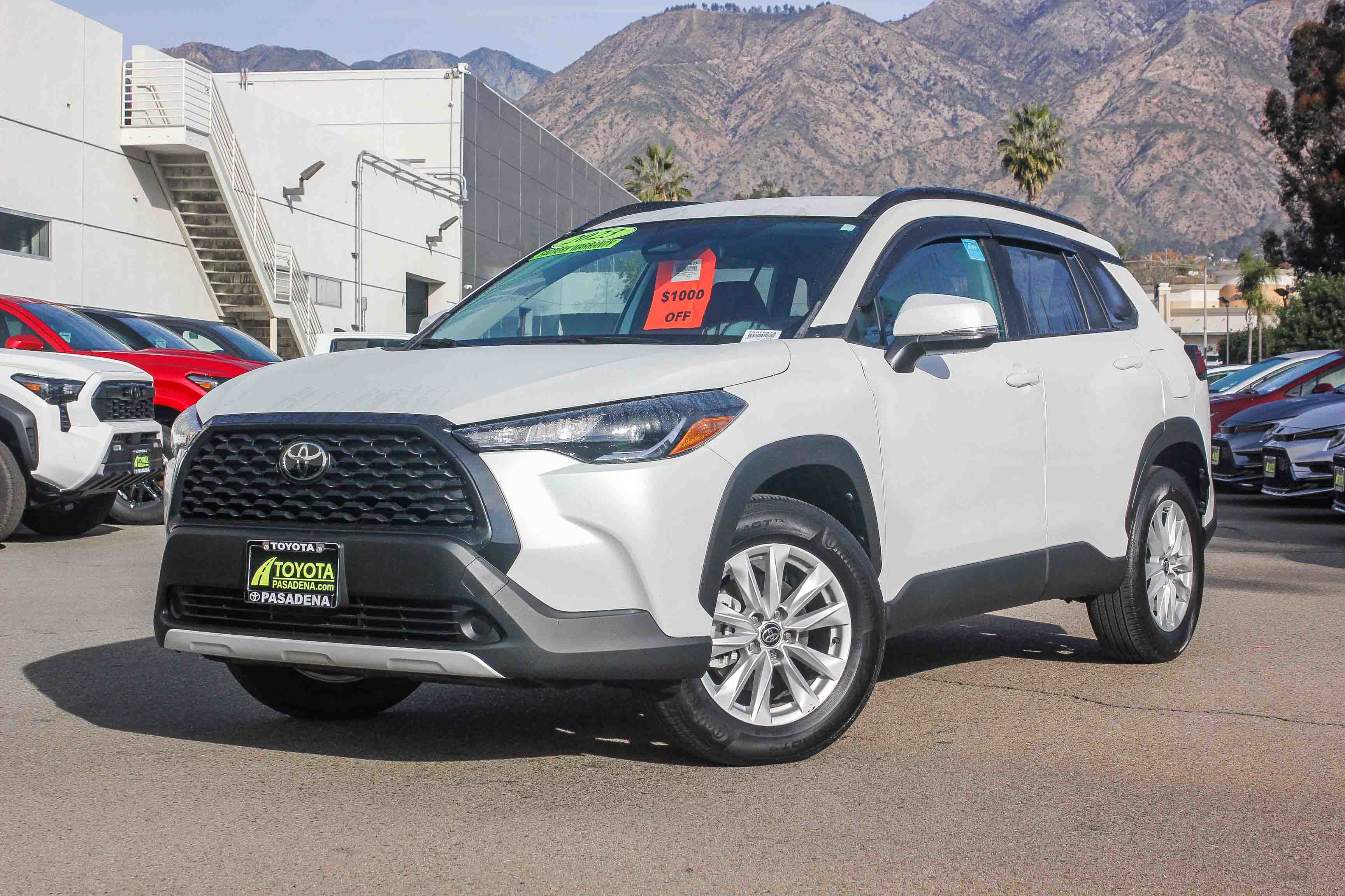 2023 Toyota Corolla Cross LE's photo