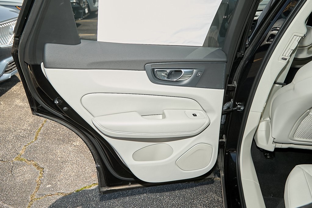 2025 VOLVO XC60 - Image 15