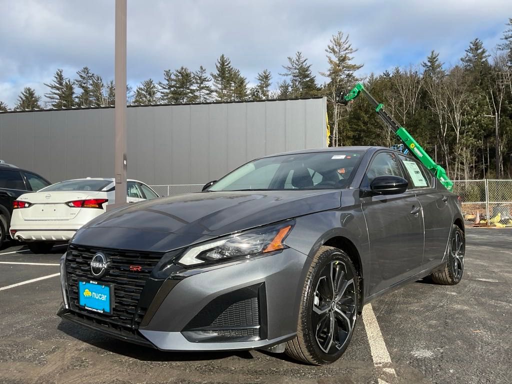 2025 Nissan Altima 2.5 SR photo 3