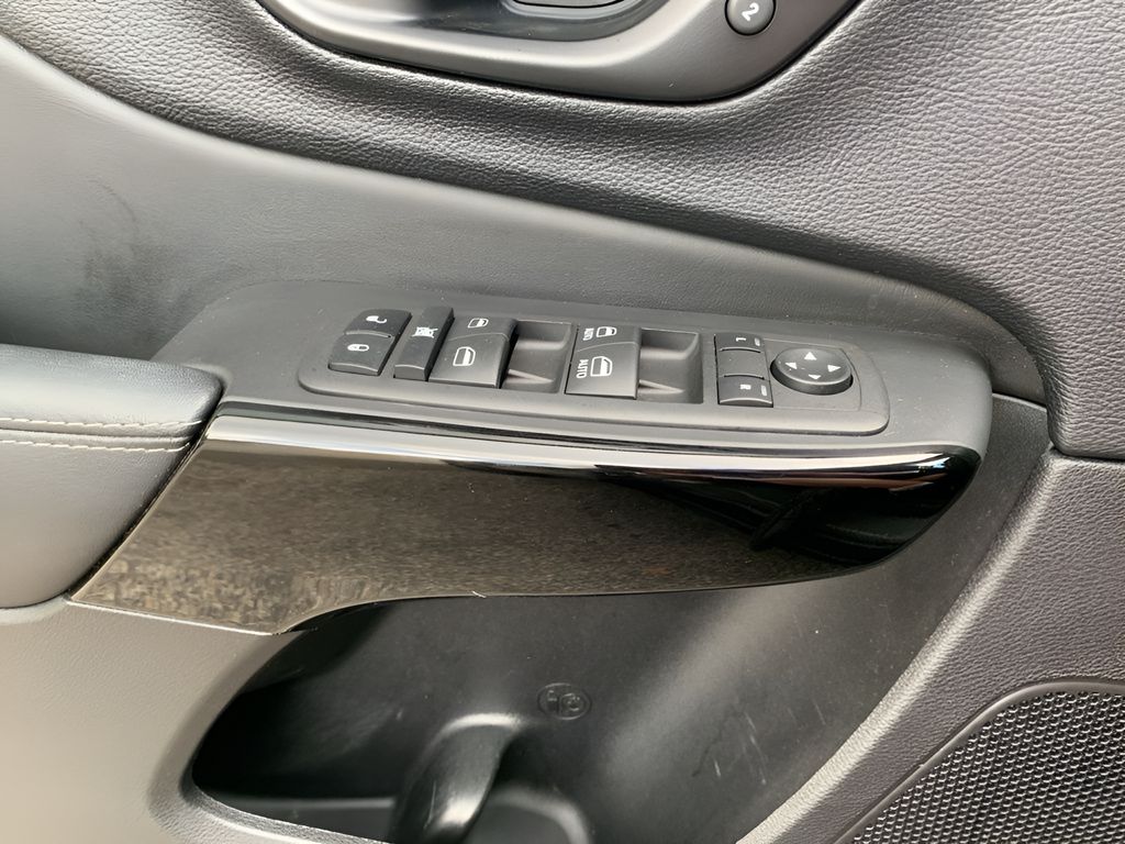 2023 Jeep Cherokee Altitude photo 11