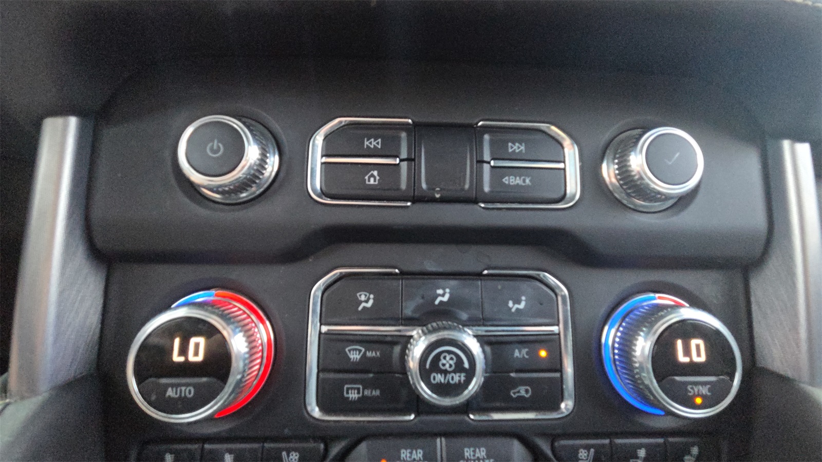 2023 Gmc Yukon SLT photo 31