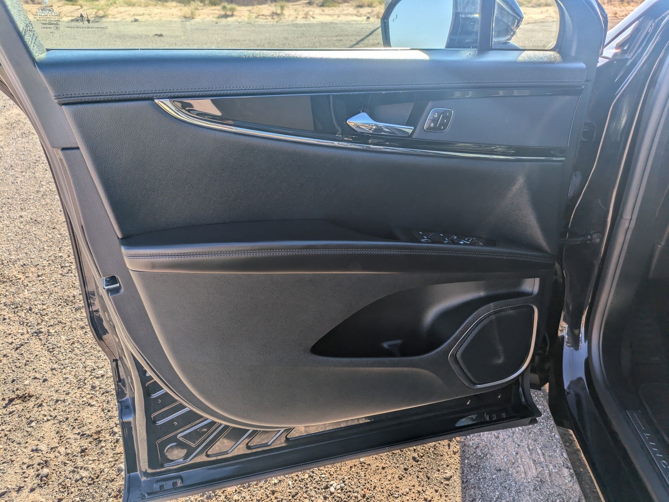 2023 Lincoln Nautilus Standard photo 11